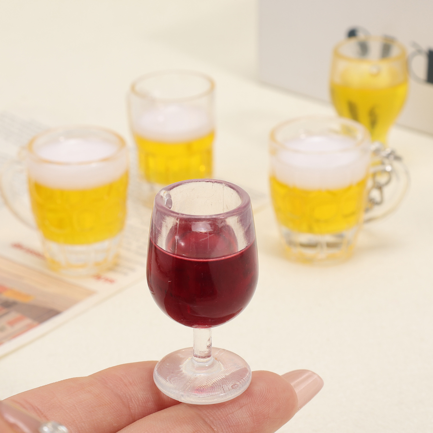 3cmミニ赤ワイングラス風アクリルビールマグキーホルダー、リ - Wine Beer Drink のレビューと価格