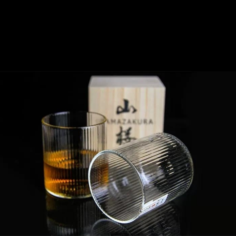 和風デザインの波型ステムレスワイングラス、ストライプ柄ランタ - Whisky Beer And Wine のレビューと価格