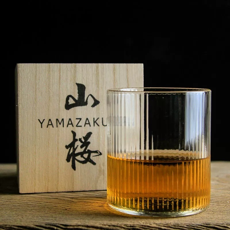 和風デザインの波型ステムレスワイングラス、ストライプ柄ランタ - Whisky Beer And Wine のレビューと価格